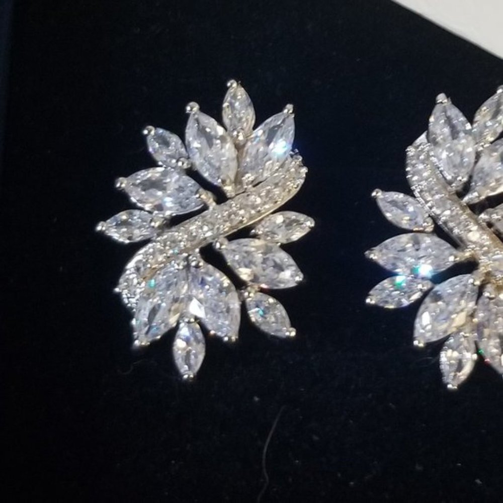 18K White Gold Swarovski crystal Marquise earrings - Picture 4 of 10